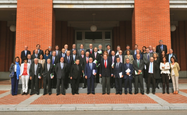 Reunión para la presentación del "Informe TransformaTalento: España hacia una sociedad y economía de los talentos realizados". Fotografía de grupo